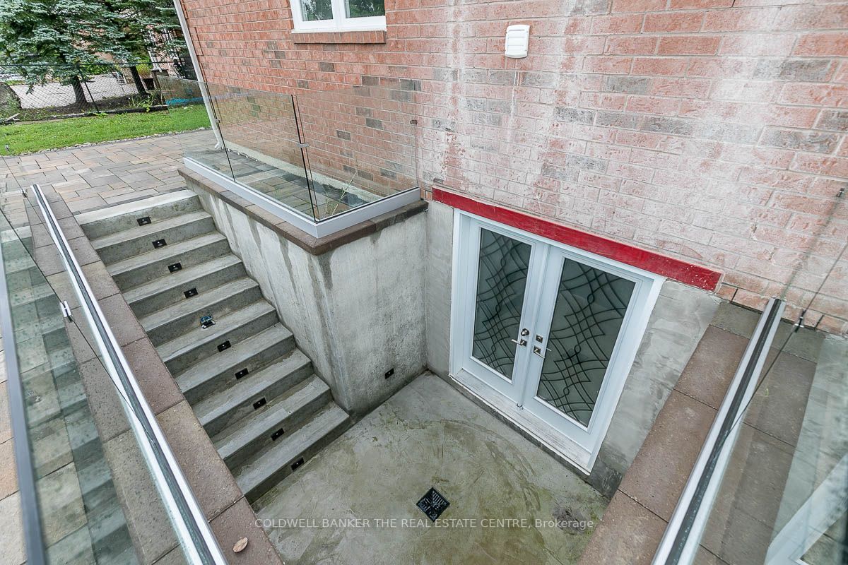 122 Mactaggart Dr