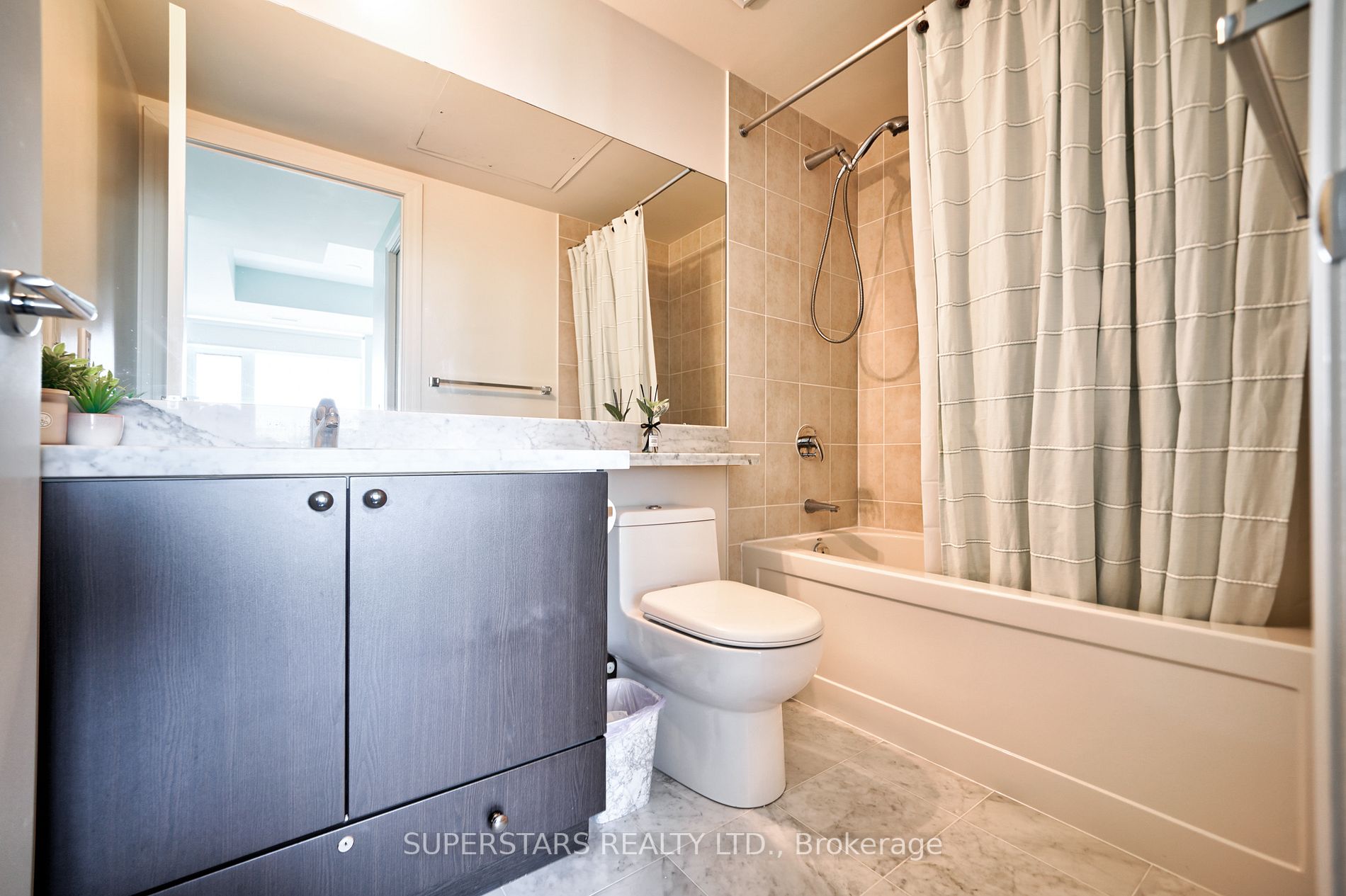 111 Upper Duke Crescent, #904