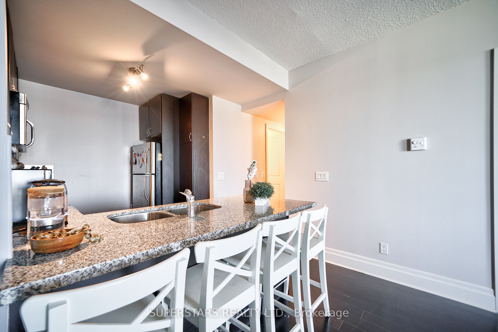 111 Upper Duke Crescent, #904