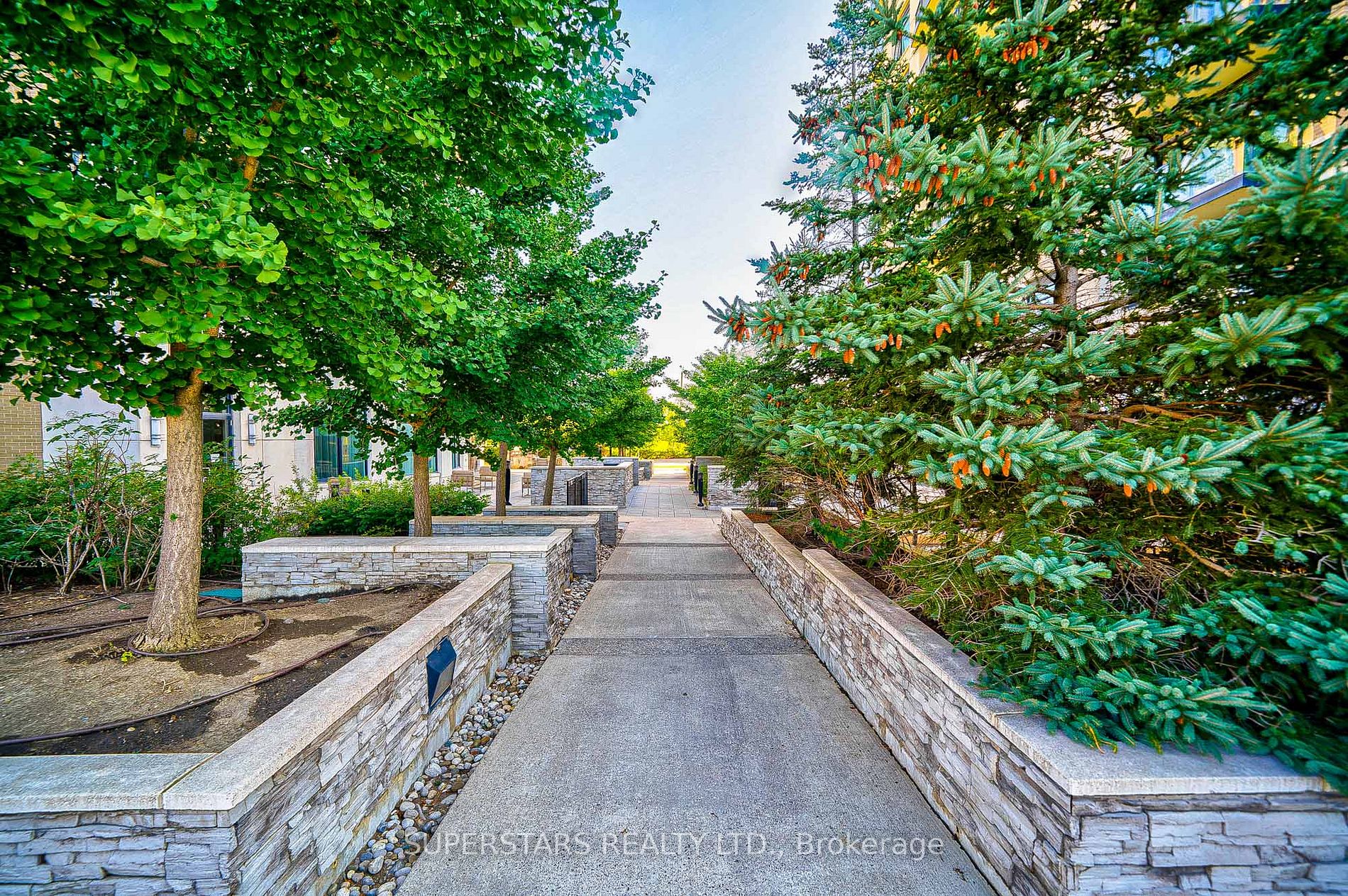 111 Upper Duke Crescent, #904