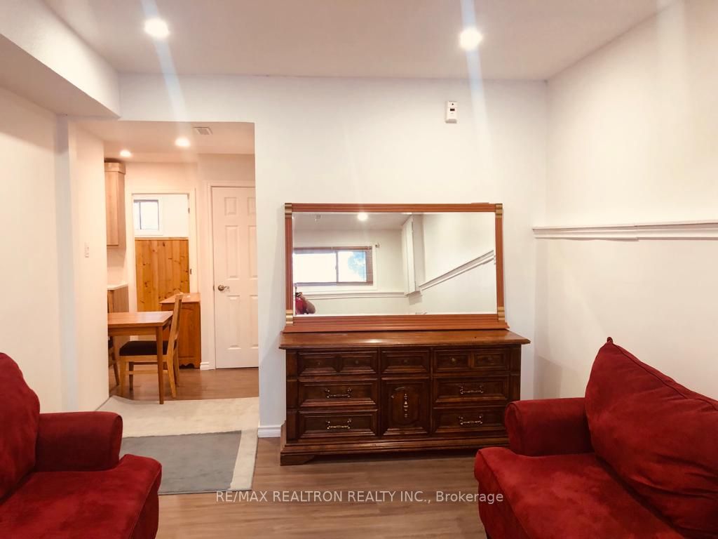 42 Imperial Cres
