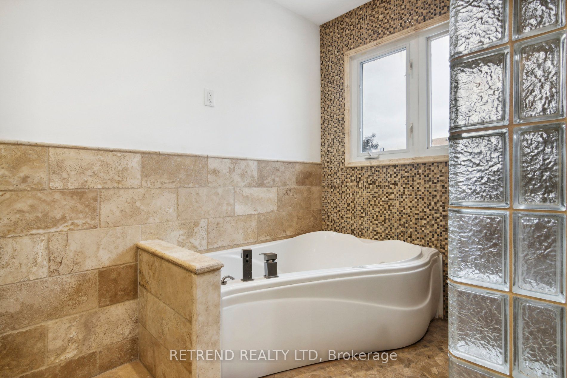 3 Swanage Dr