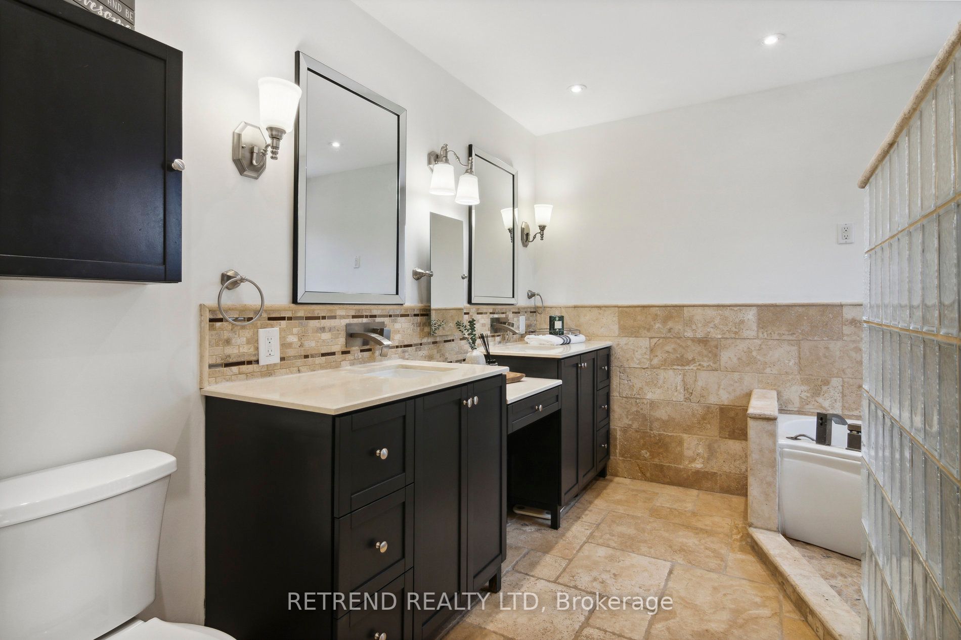 3 Swanage Dr