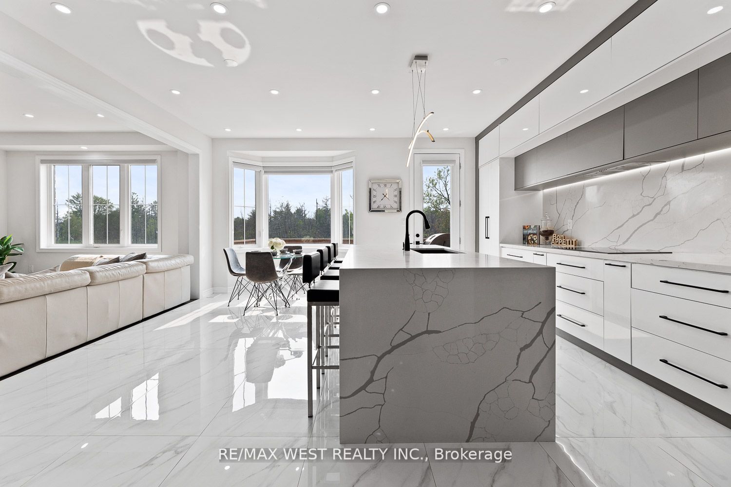 175 Stevenson Cres