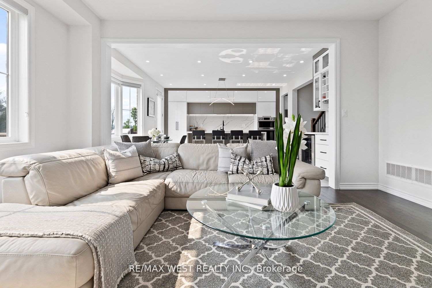 175 Stevenson Cres
