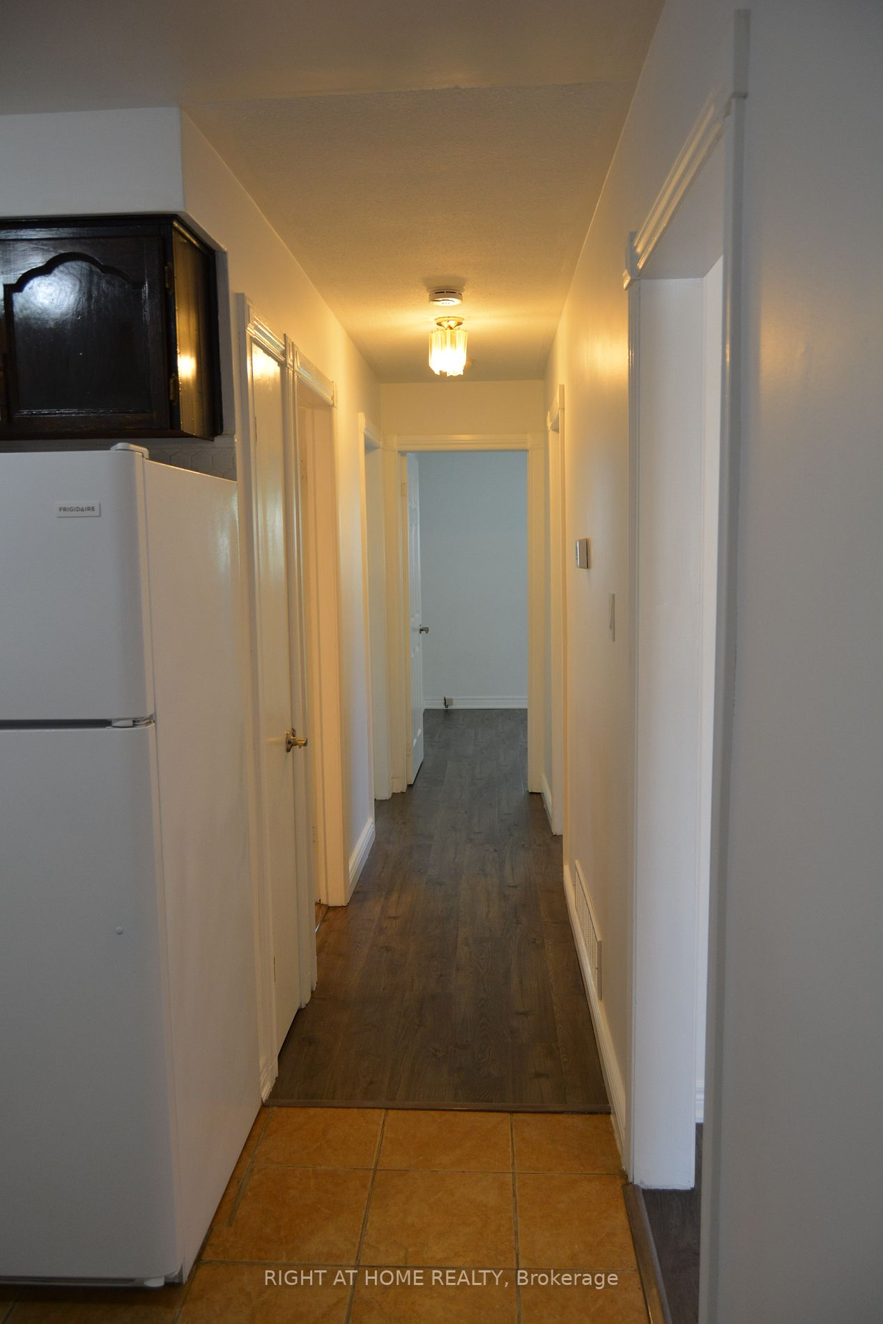 190 Barrie Street W, #Main