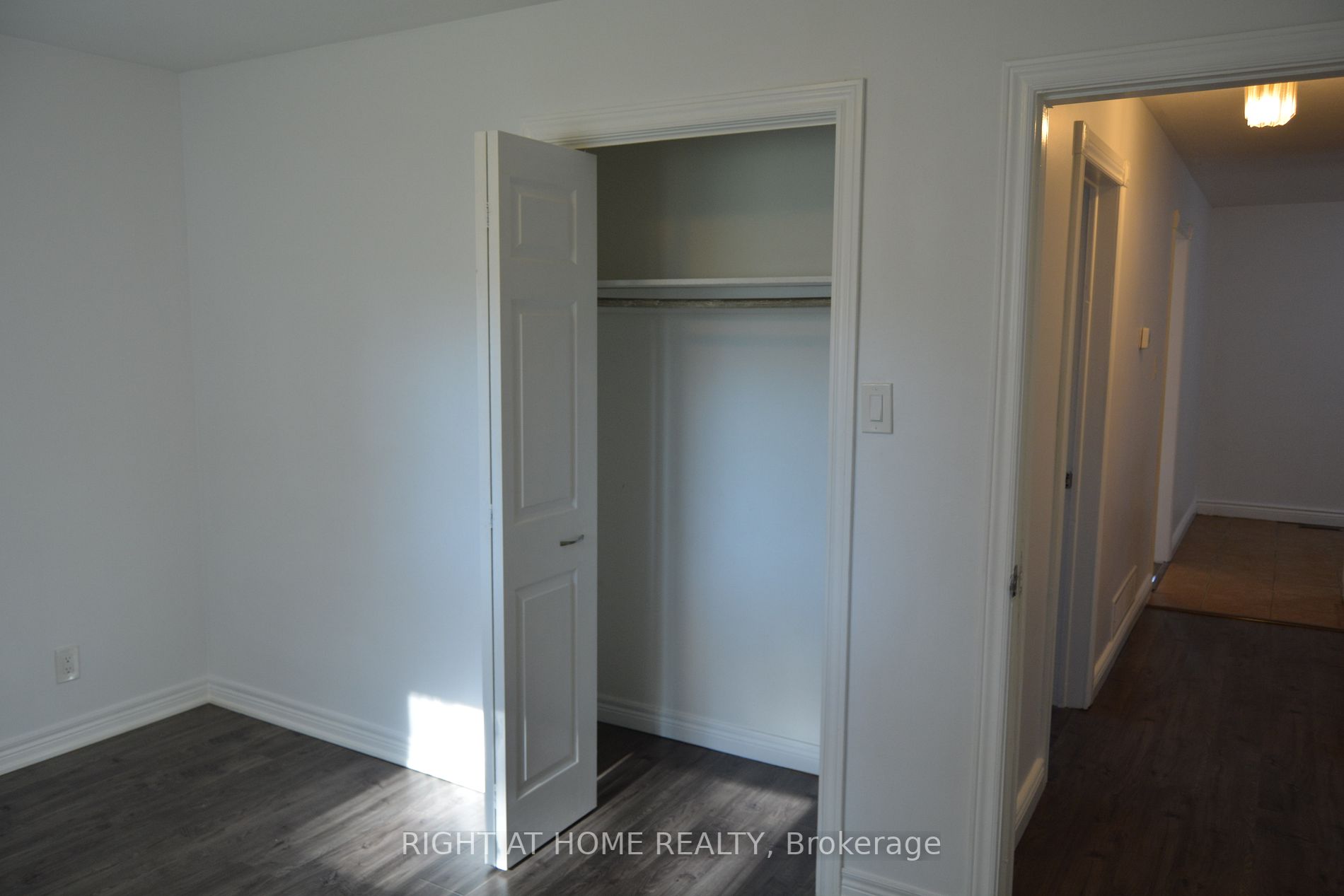 190 Barrie Street W, #Main