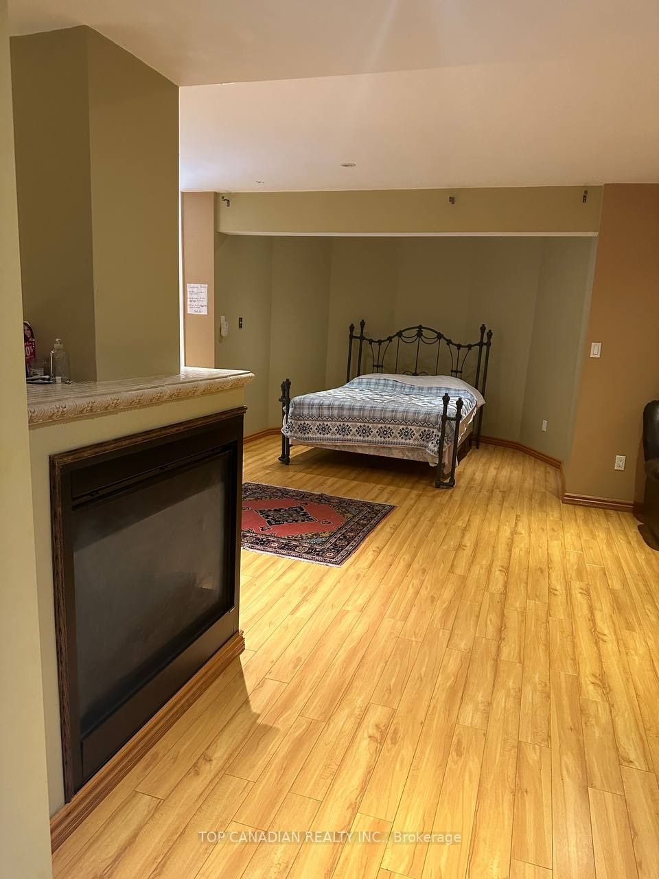 103 Oak Ave
