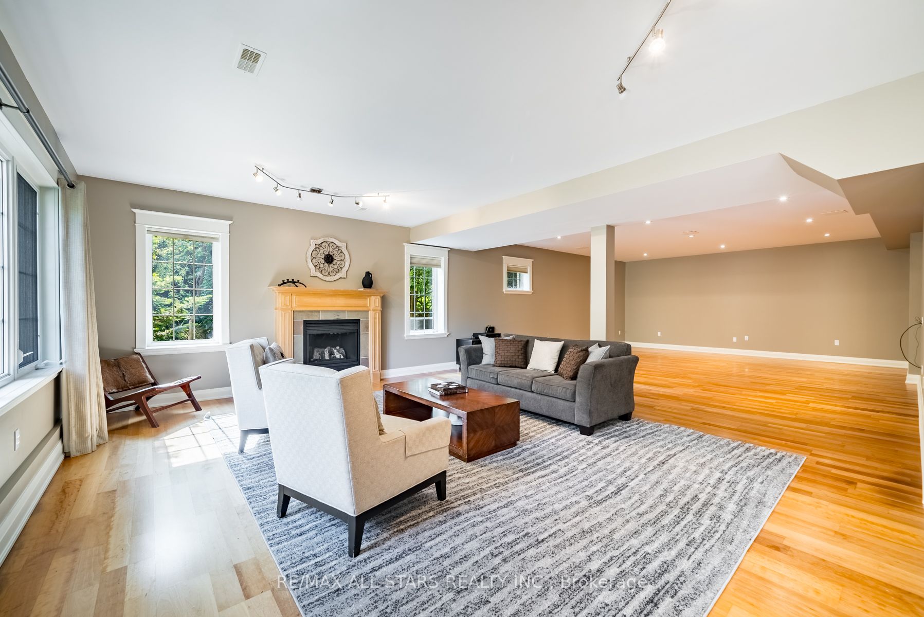 15 Earl Cook Dr