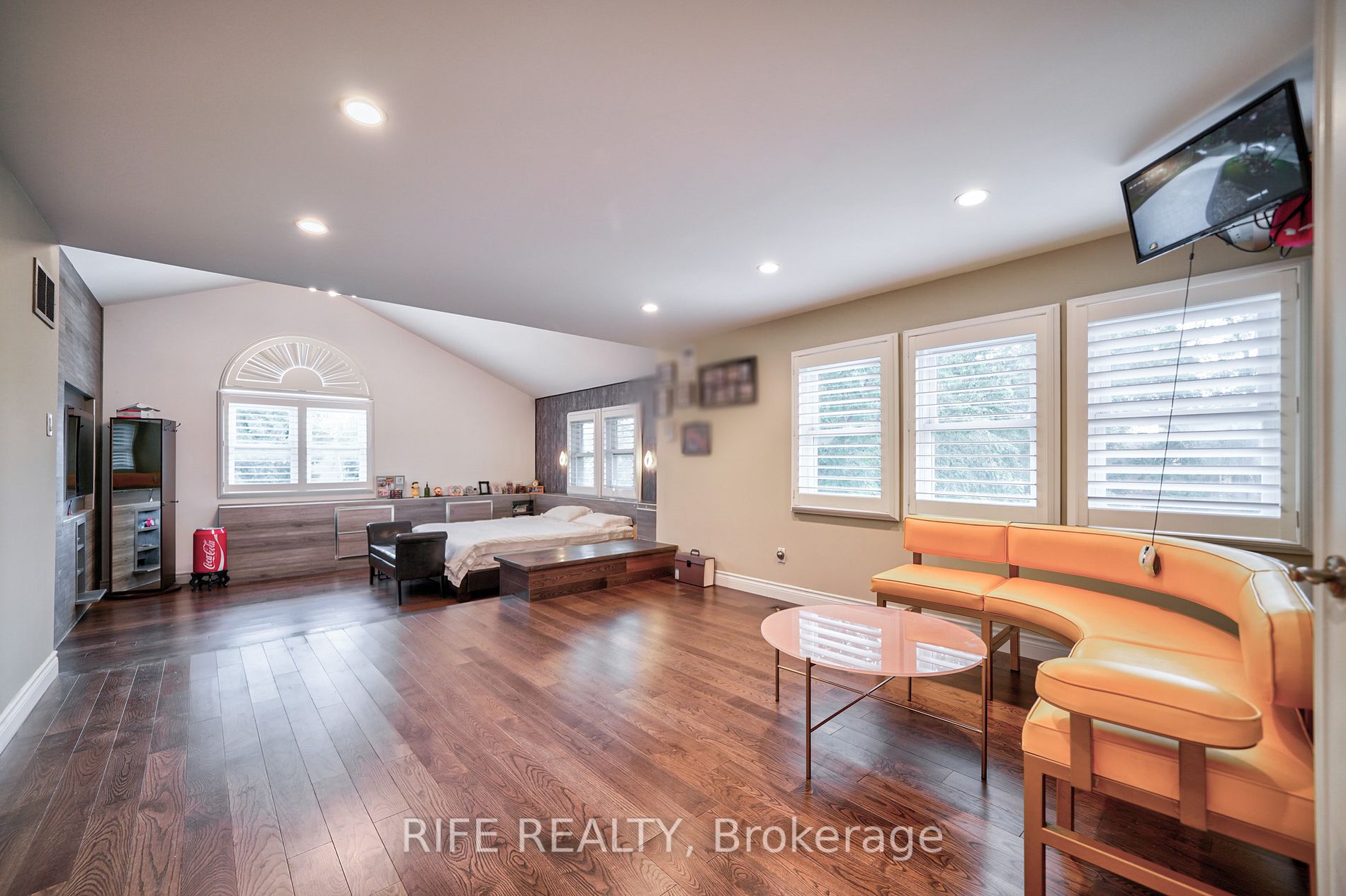66 Greencroft Cres