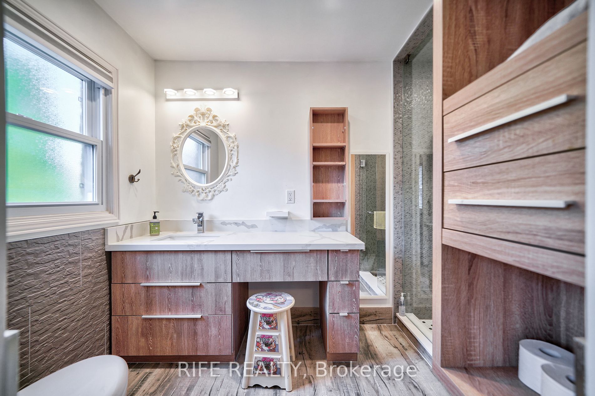66 Greencroft Cres