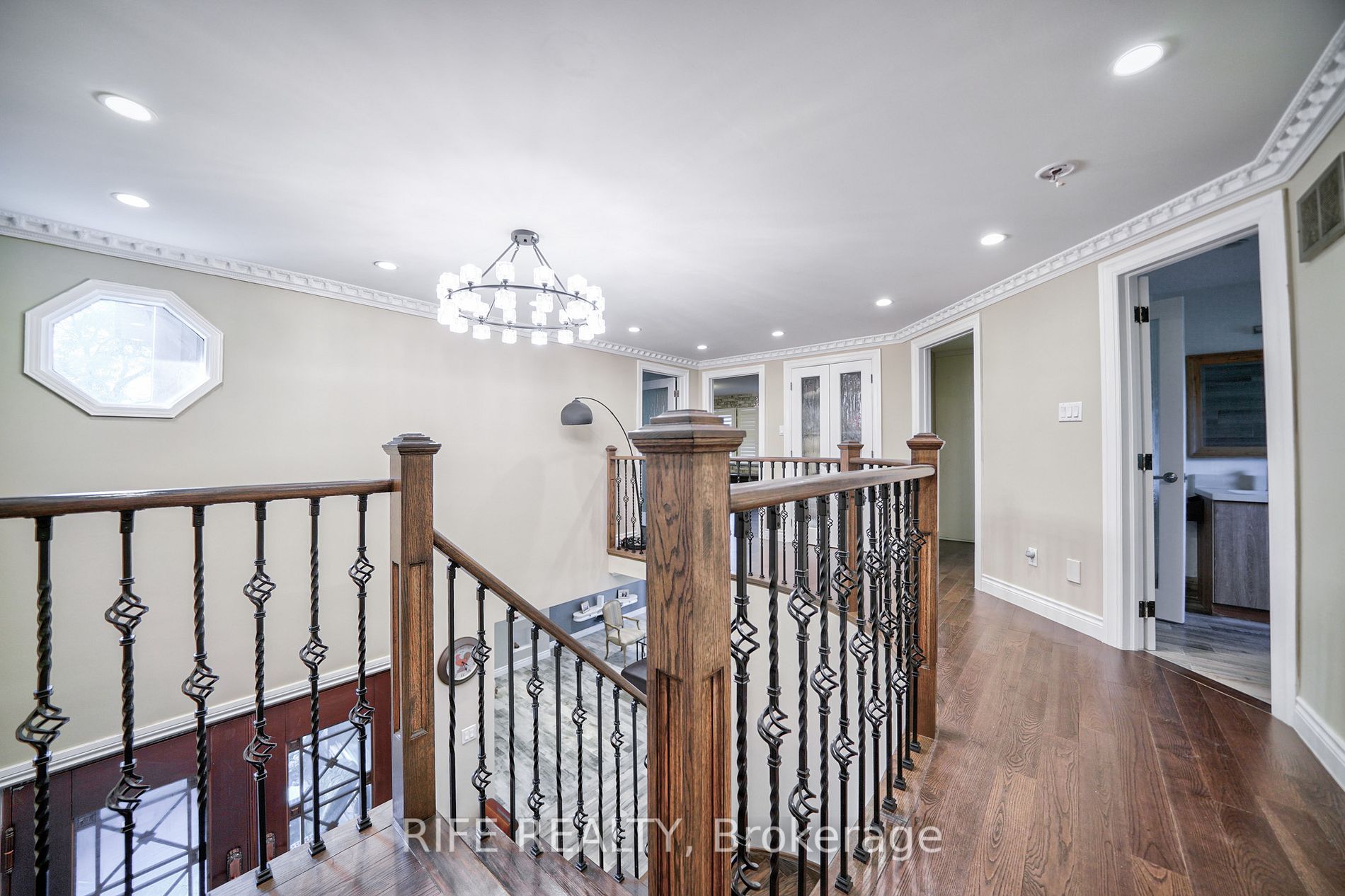 66 Greencroft Cres
