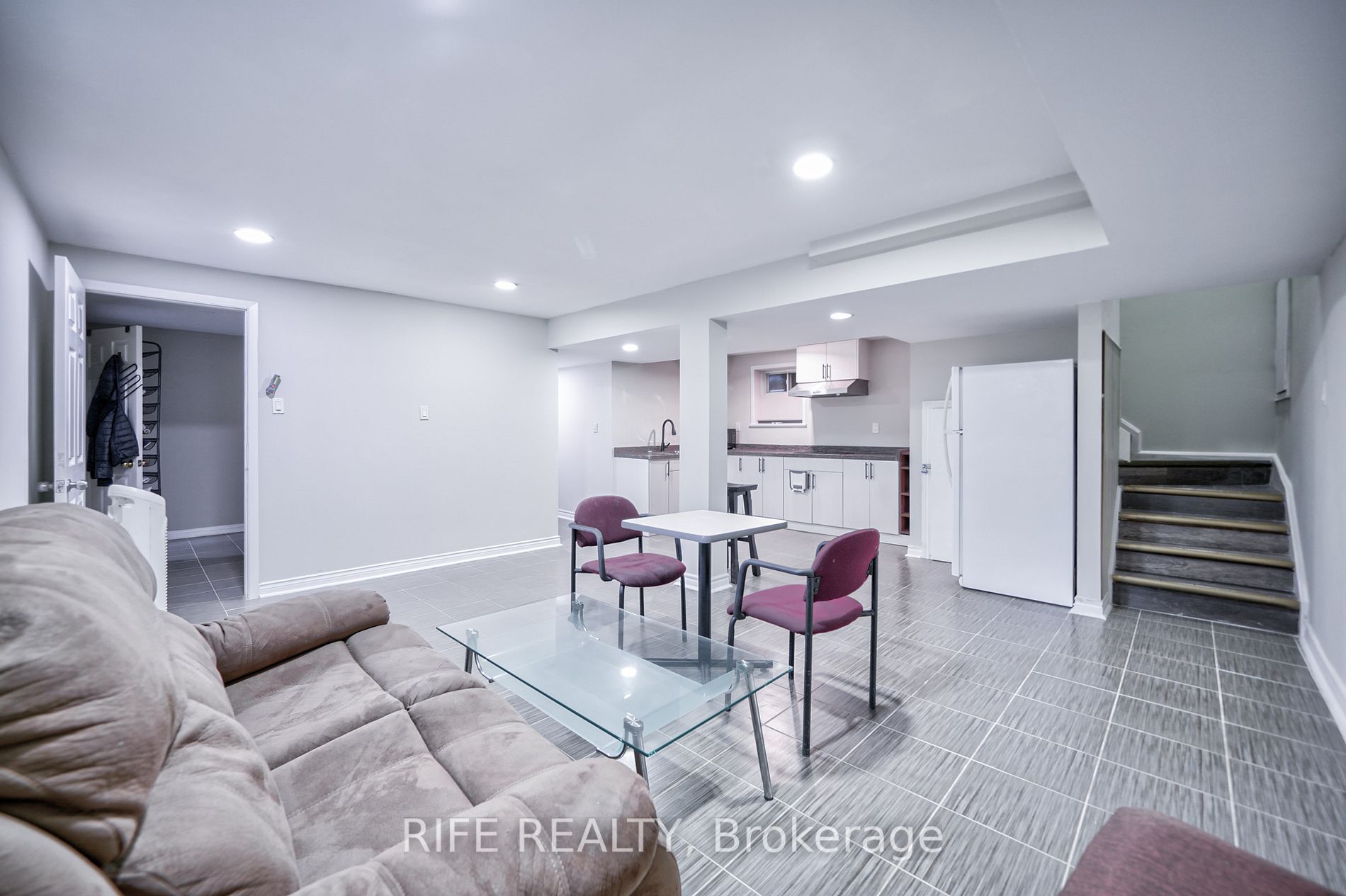66 Greencroft Cres