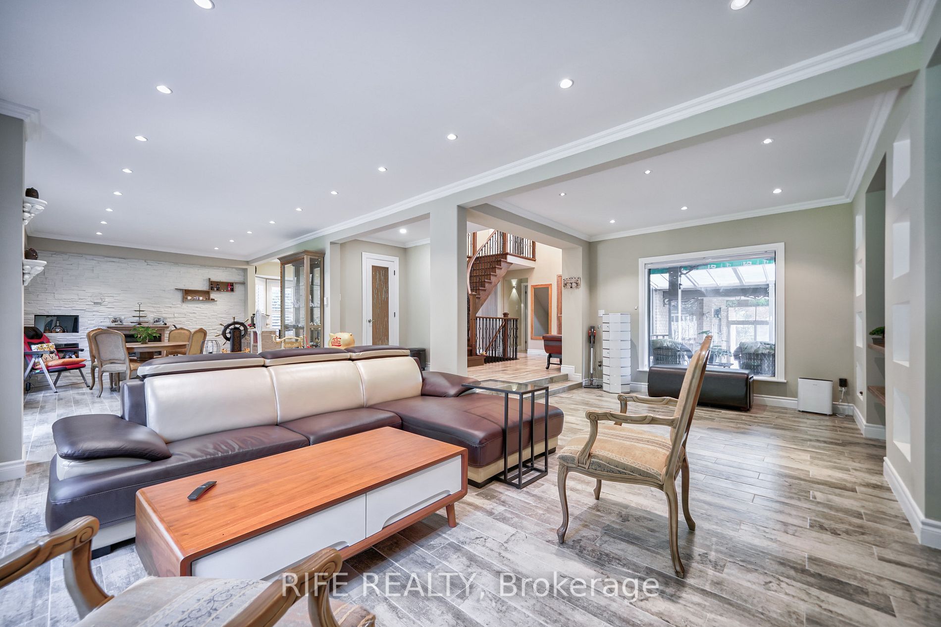 66 Greencroft Cres