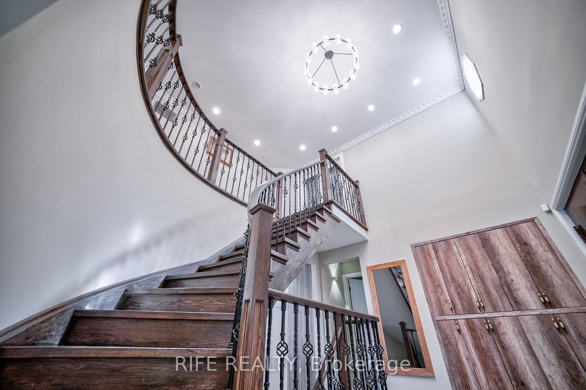 66 Greencroft Cres