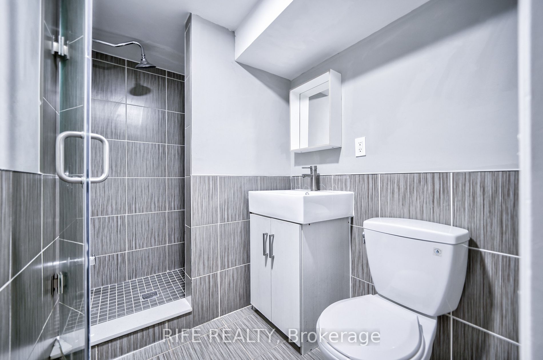 66 Greencroft Cres