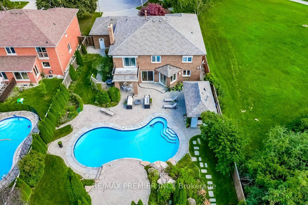 28 Bridgend Crt S