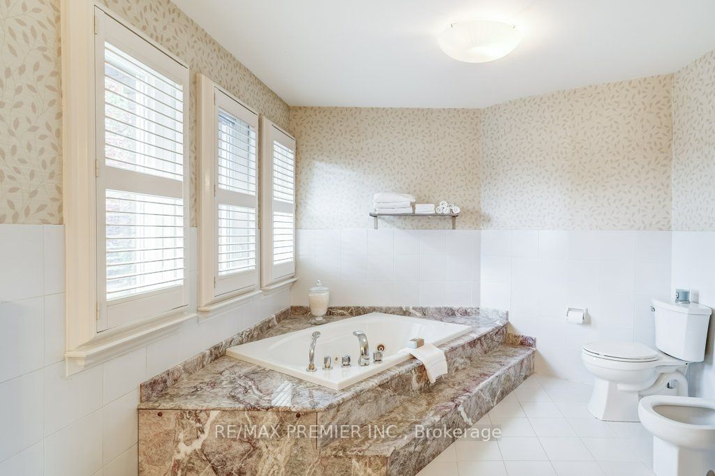 28 Bridgend Crt S