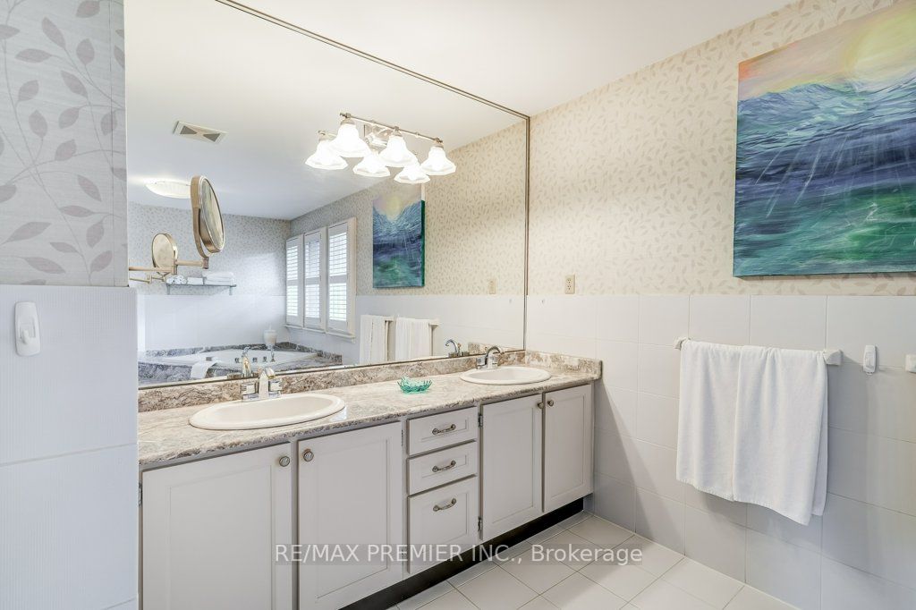 28 Bridgend Crt S