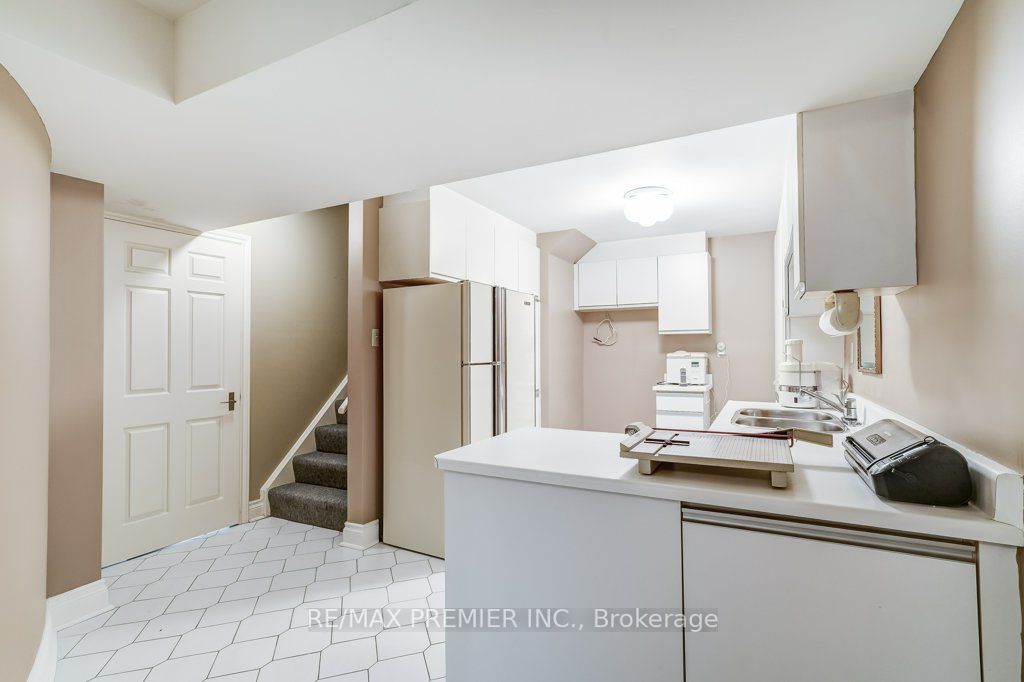 28 Bridgend Crt S