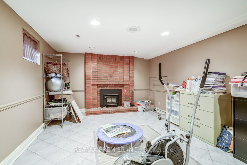 28 Bridgend Crt S