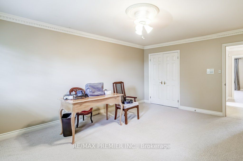 28 Bridgend Crt S