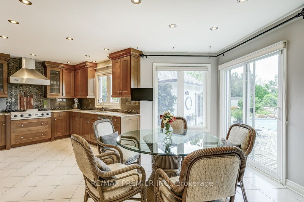 28 Bridgend Crt S