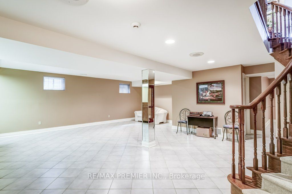28 Bridgend Crt S