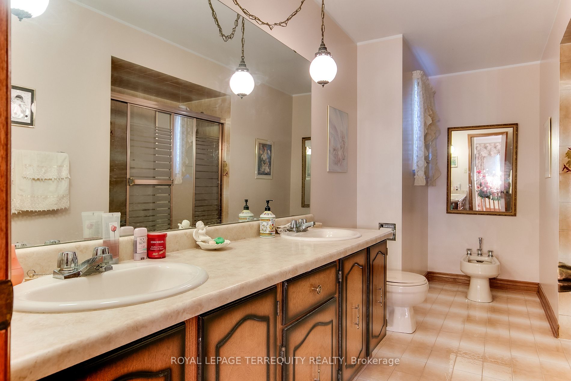54 Roxana Ave