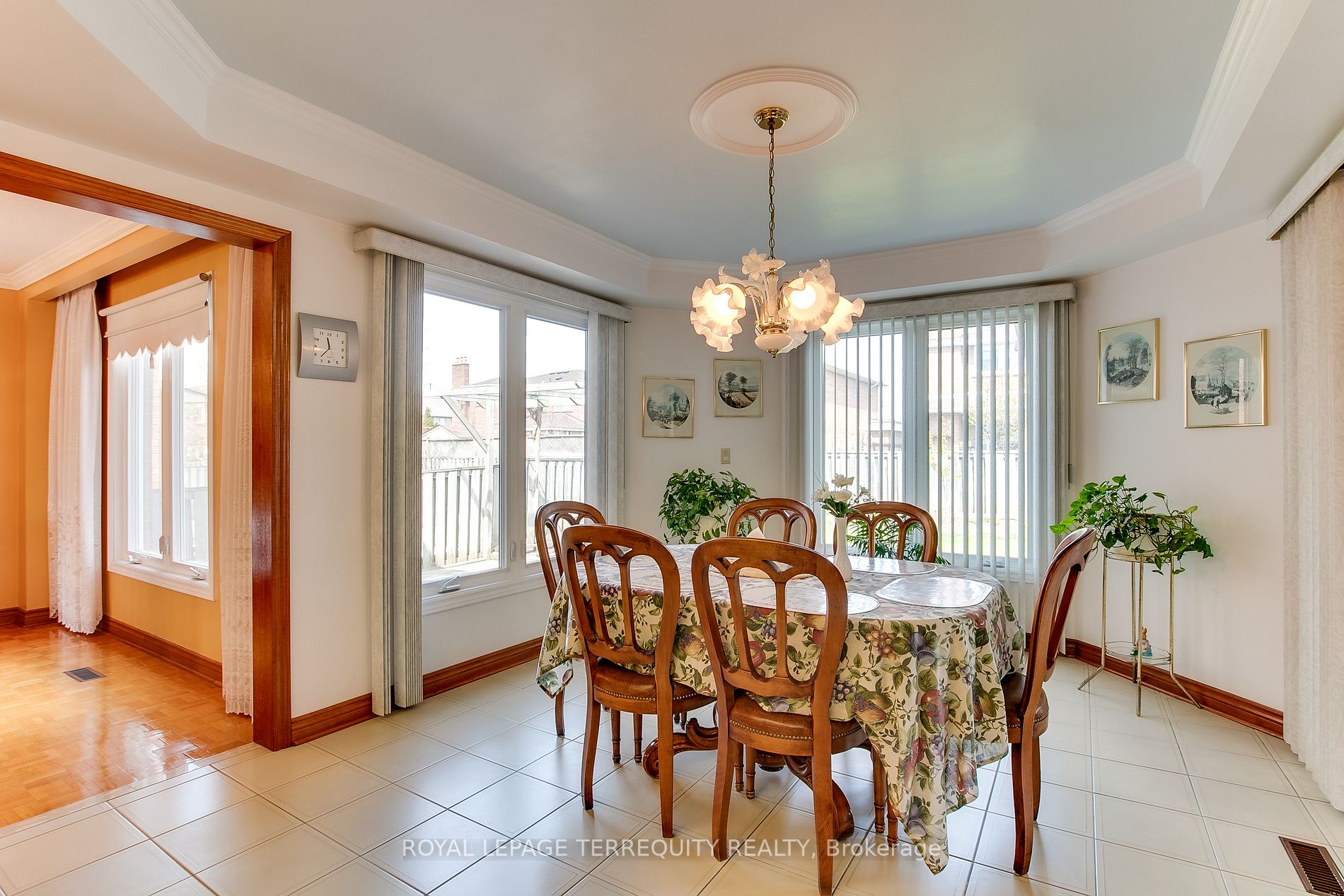 54 Roxana Ave