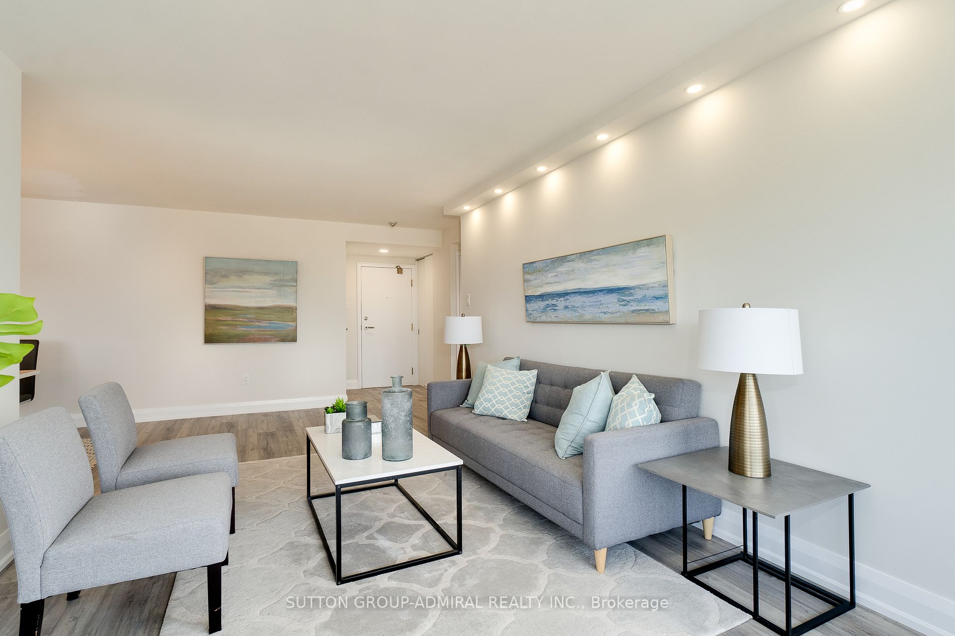 7601 Bathurst St, #414