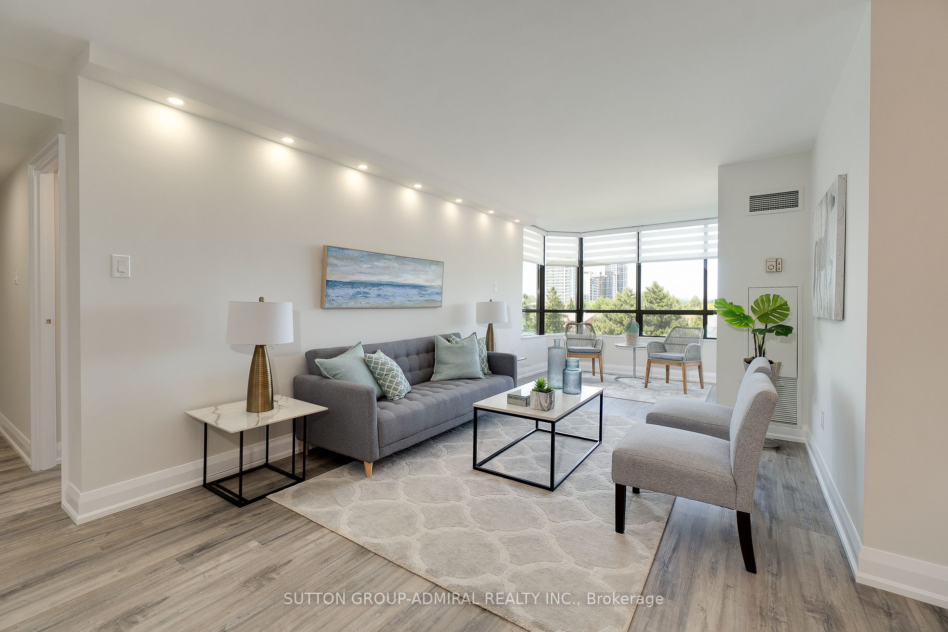 7601 Bathurst St, #414
