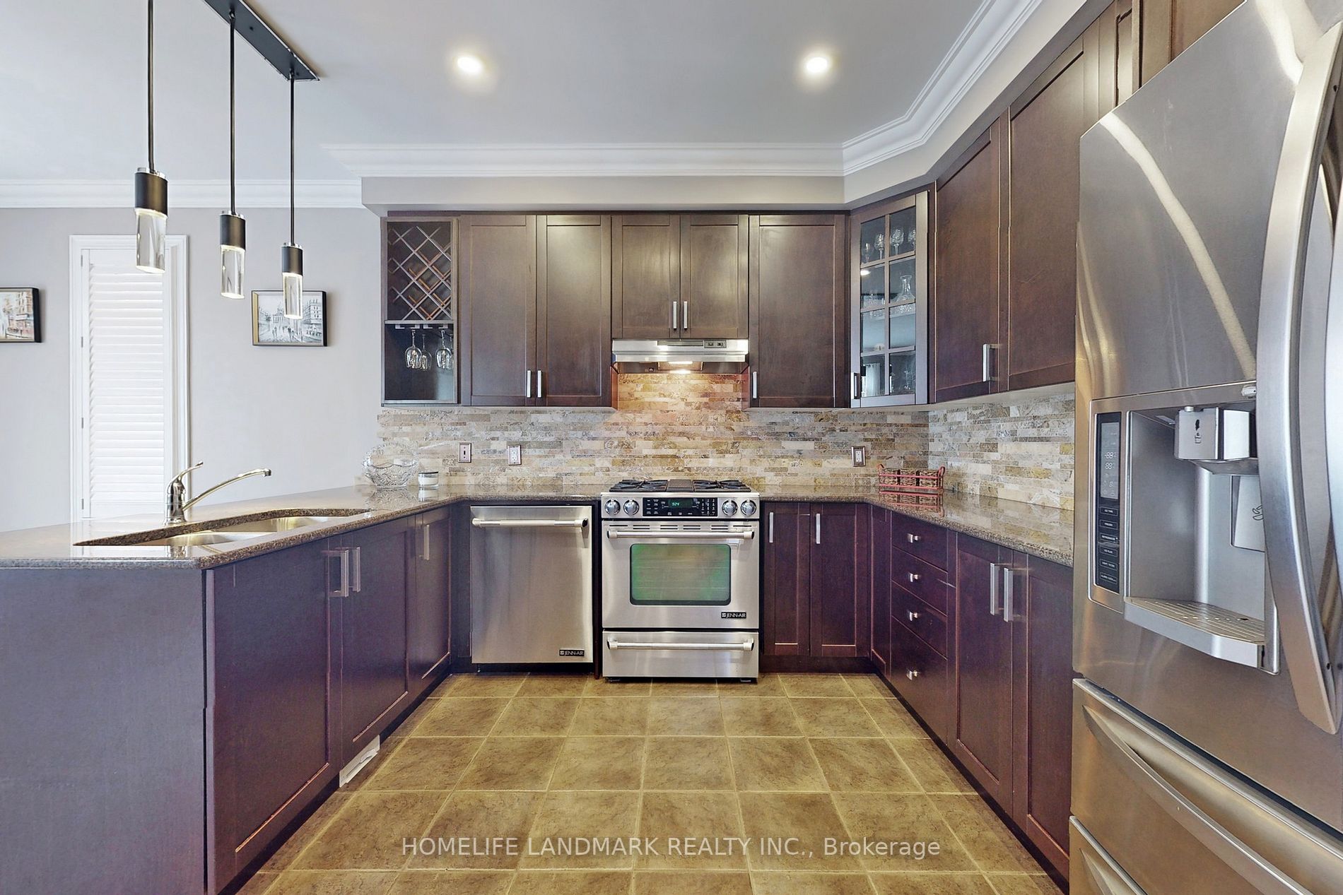 49 Gwillimbury Dr