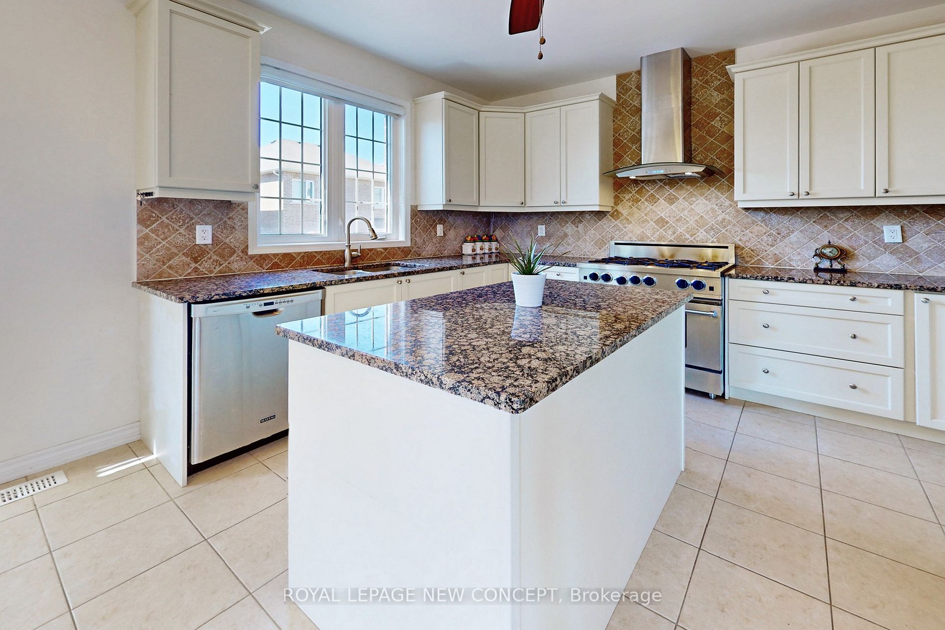 68 Buckle Cres