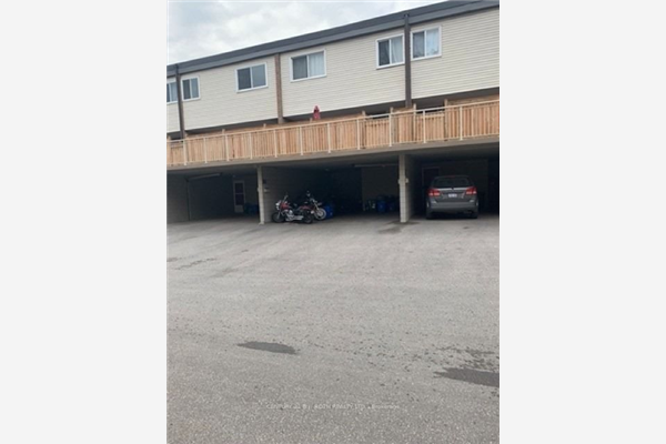 72 Springfair Ave, Aurora