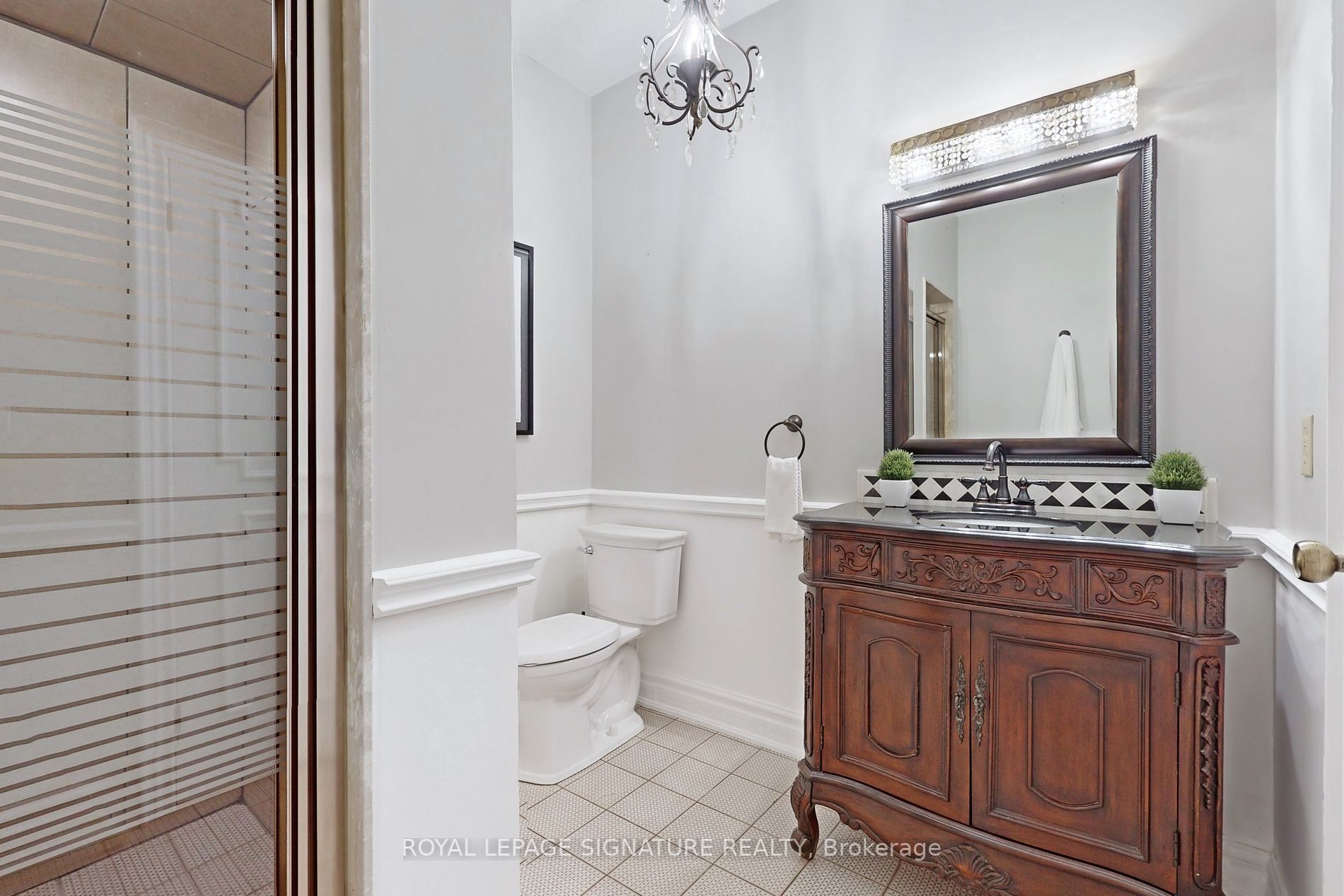 305 Woodland Acres Crescent