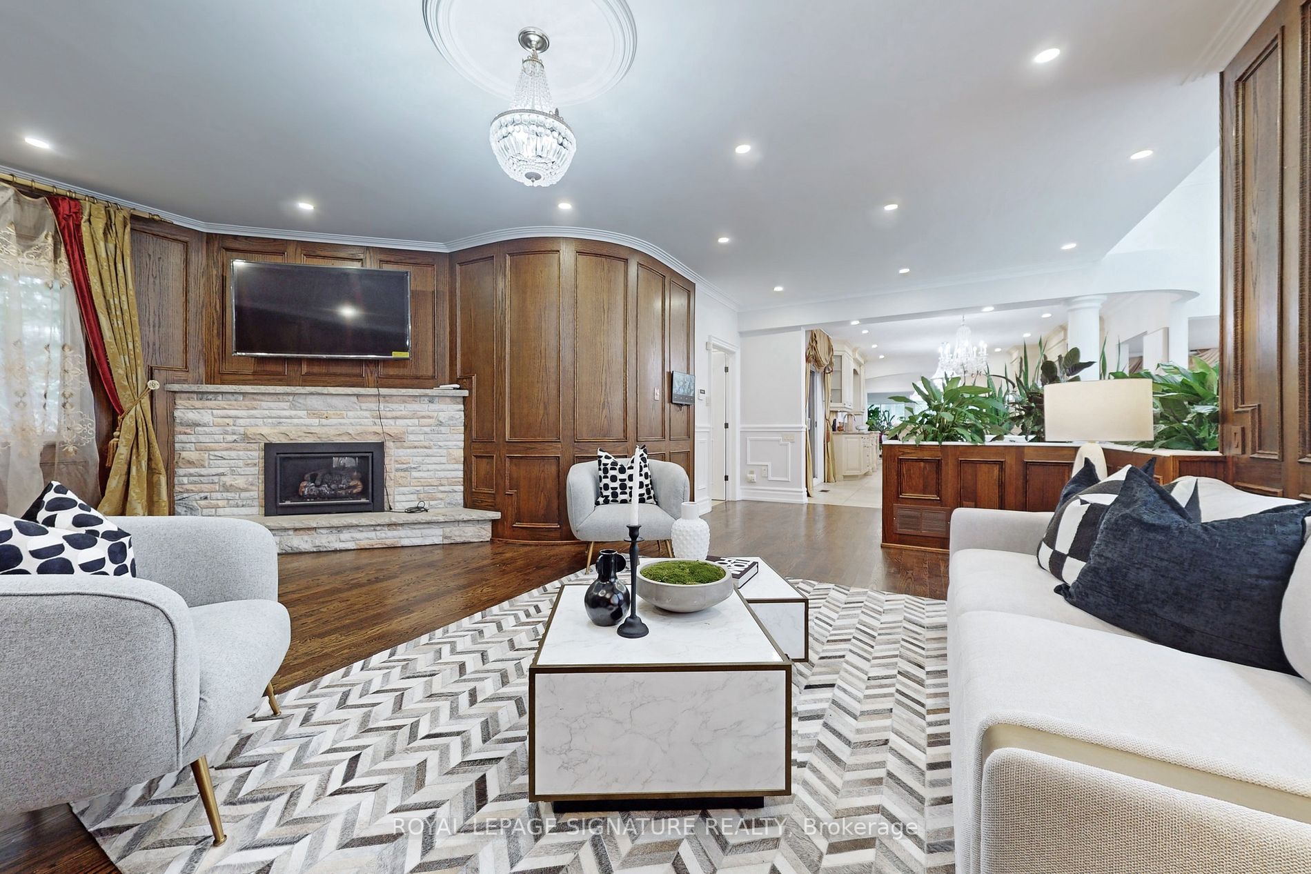 305 Woodland Acres Crescent