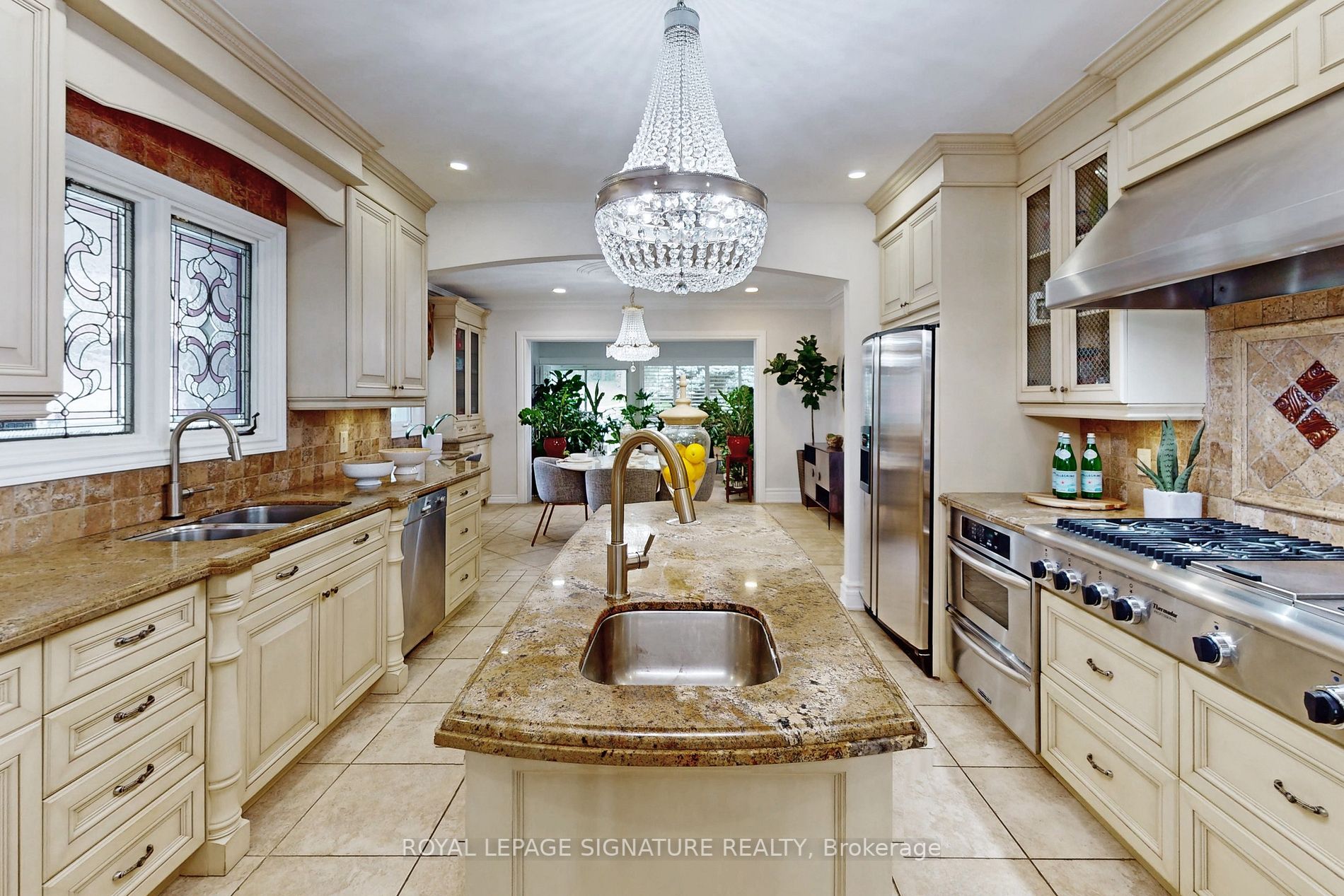 305 Woodland Acres Crescent
