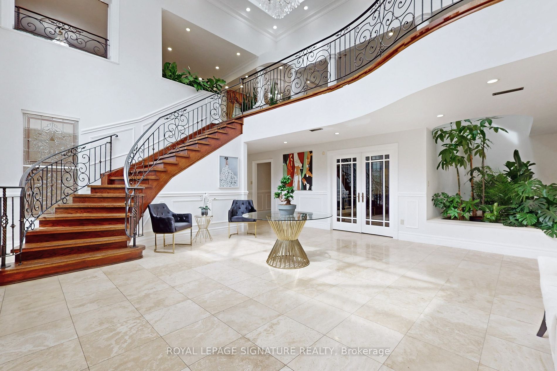 305 Woodland Acres Crescent