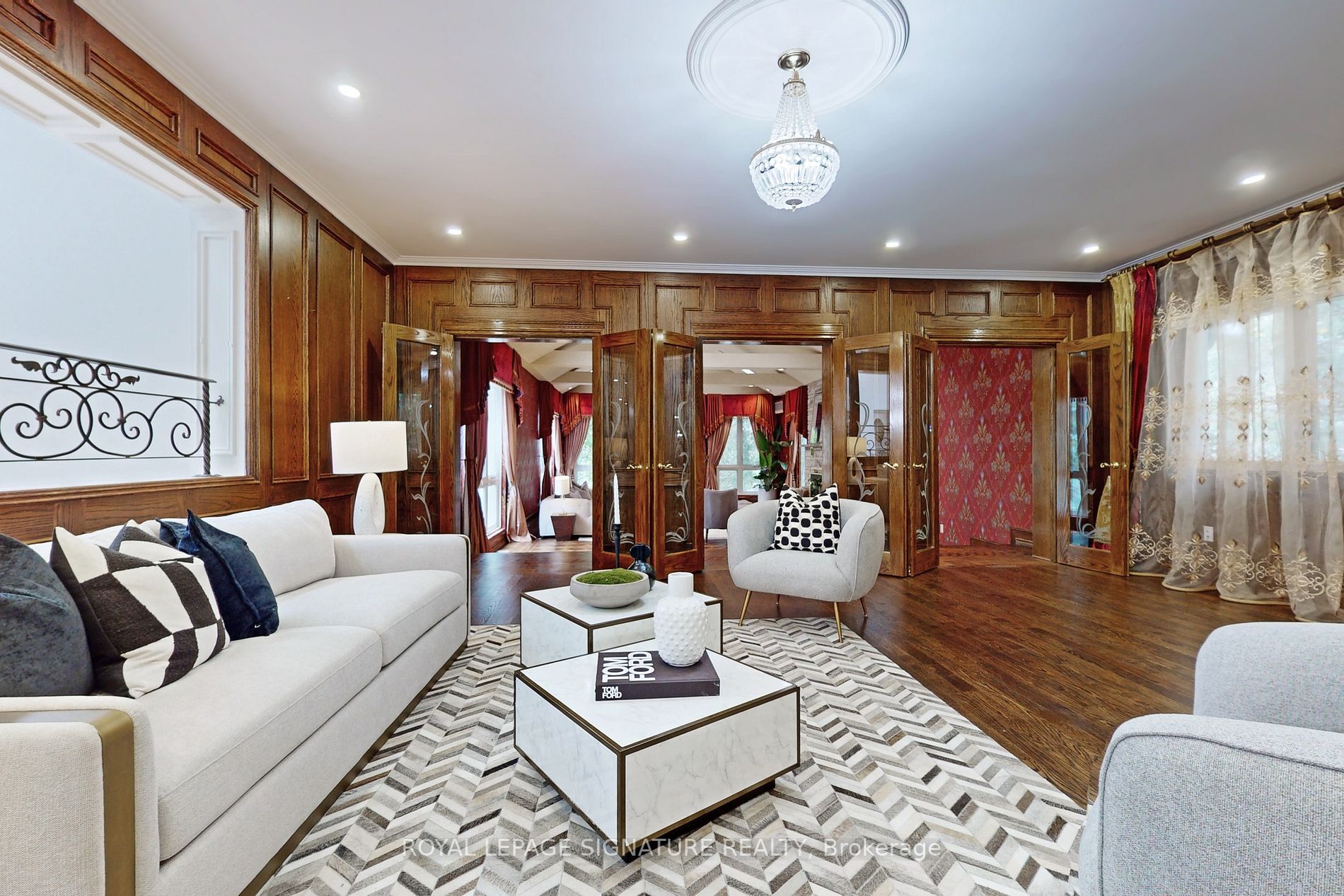 305 Woodland Acres Crescent