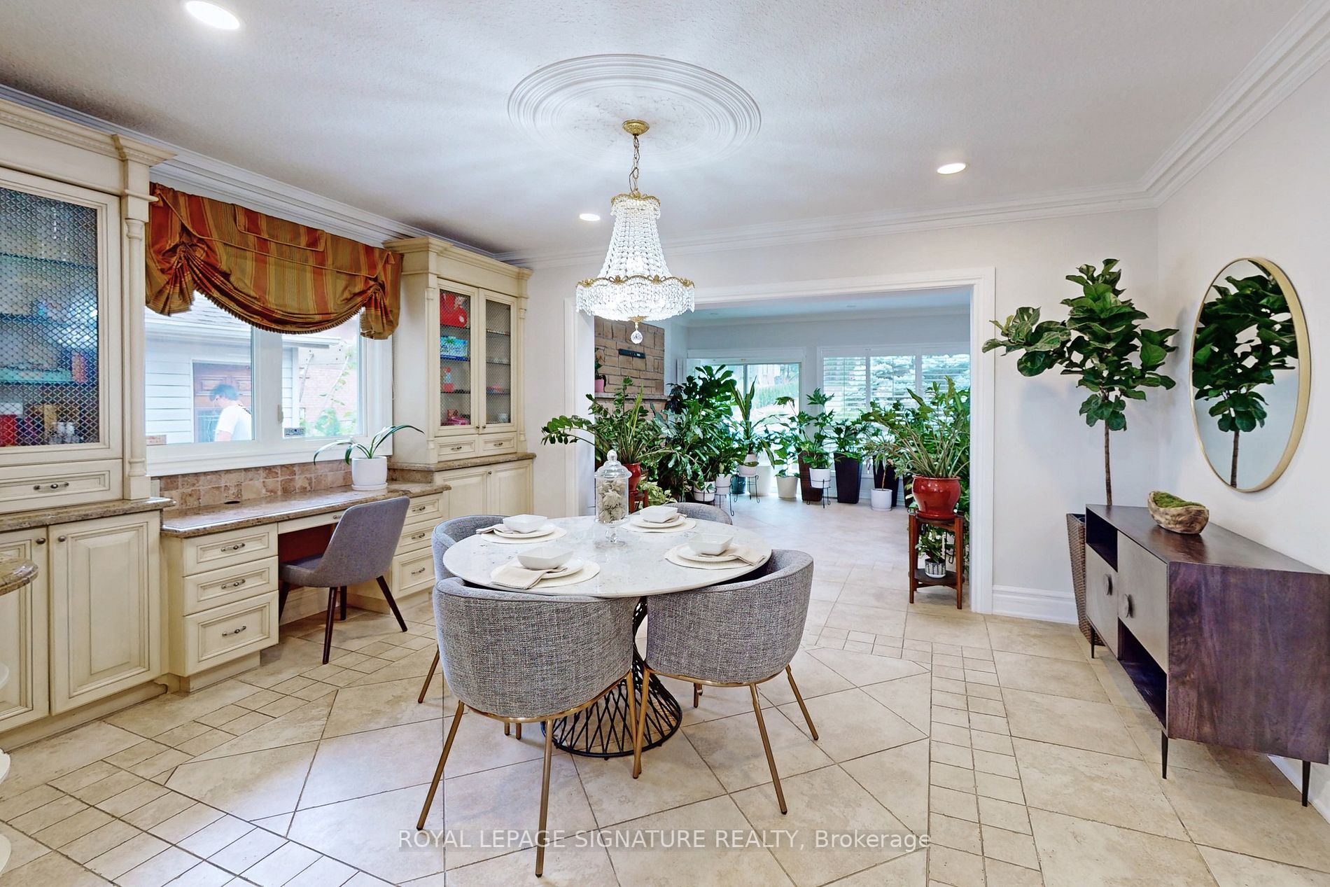 305 Woodland Acres Crescent