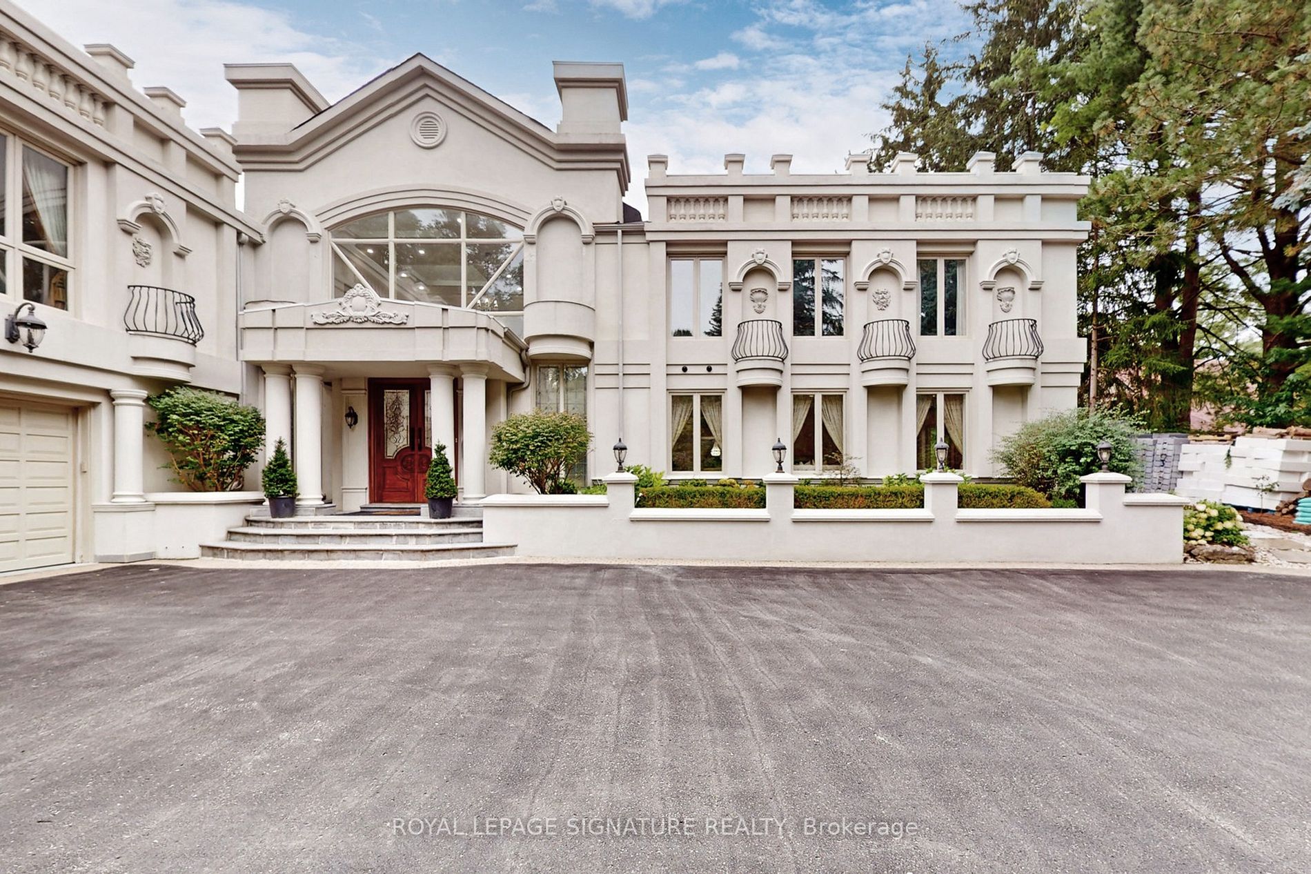 305 Woodland Acres Crescent