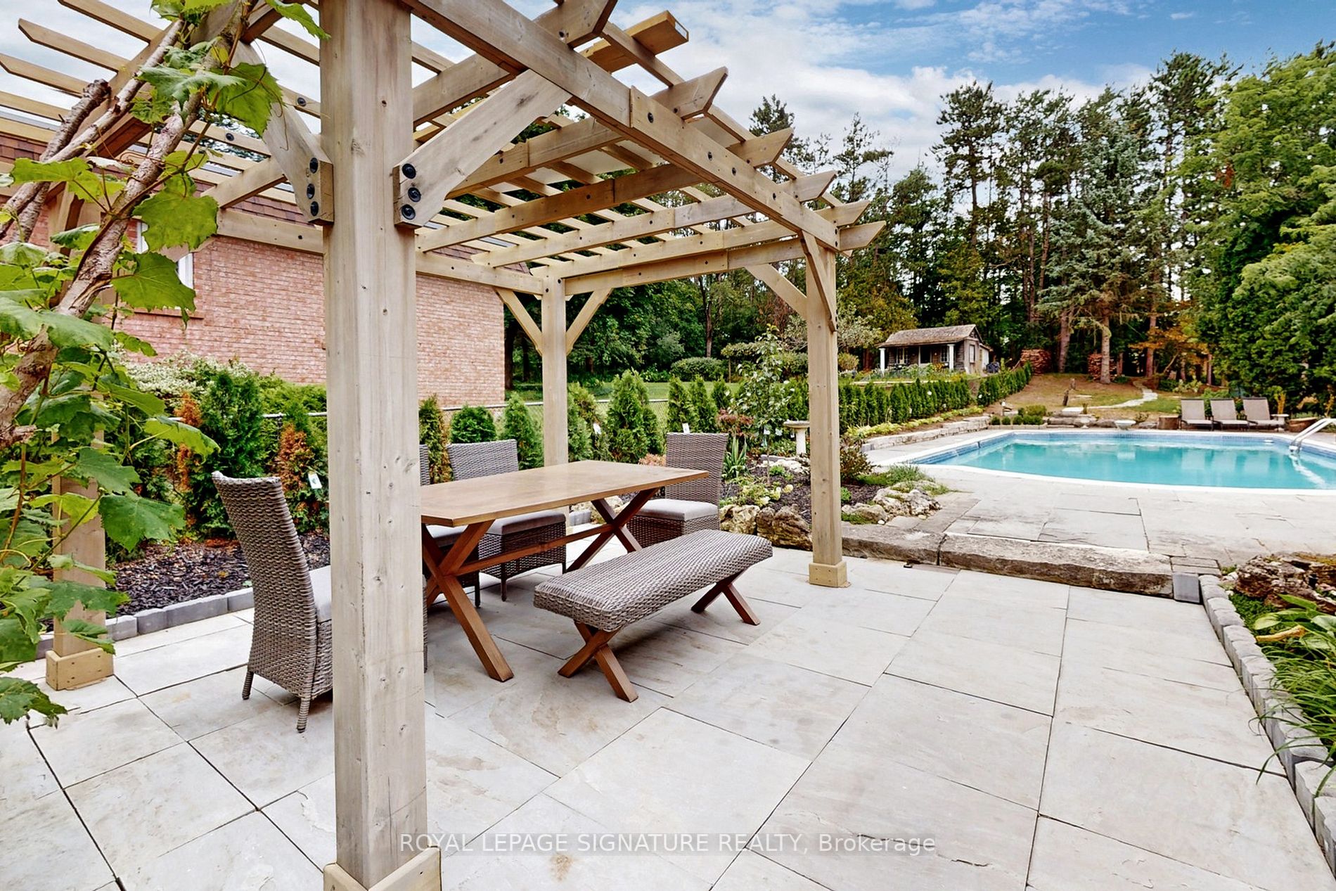 305 Woodland Acres Crescent