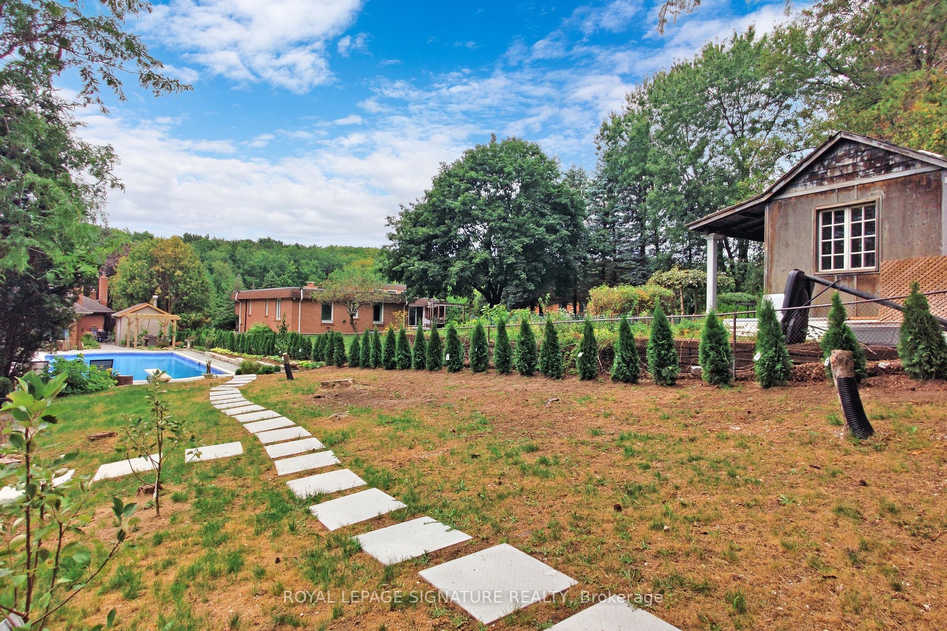 305 Woodland Acres Crescent