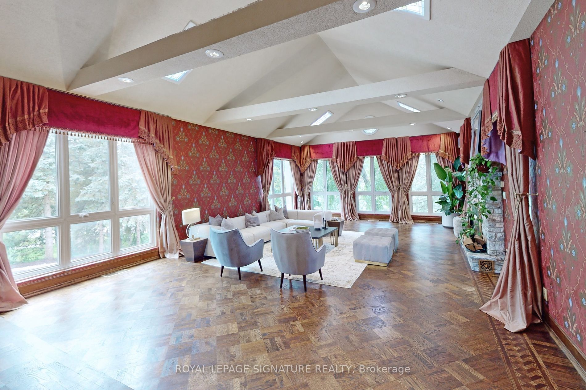 305 Woodland Acres Crescent
