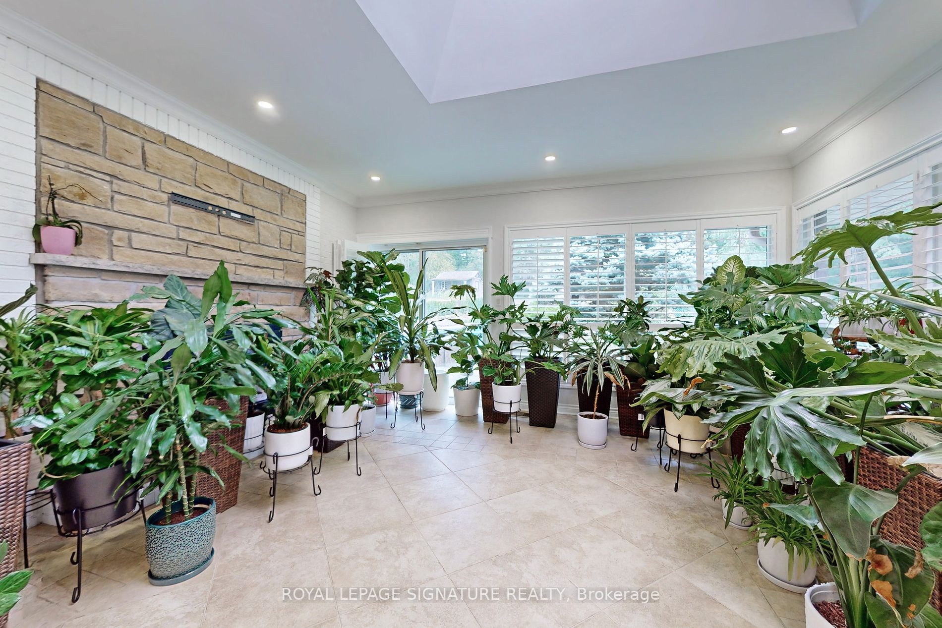 305 Woodland Acres Crescent
