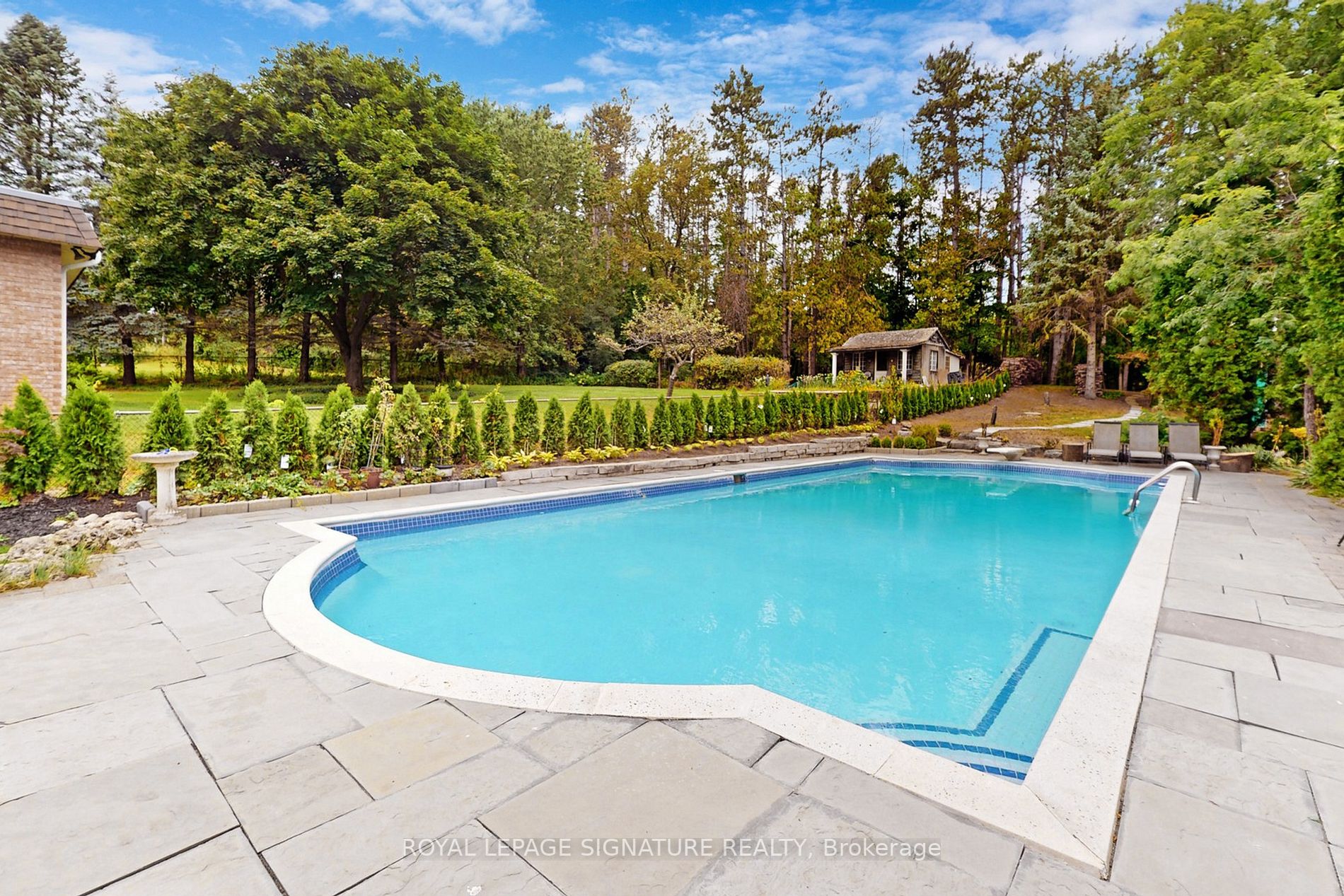 305 Woodland Acres Crescent