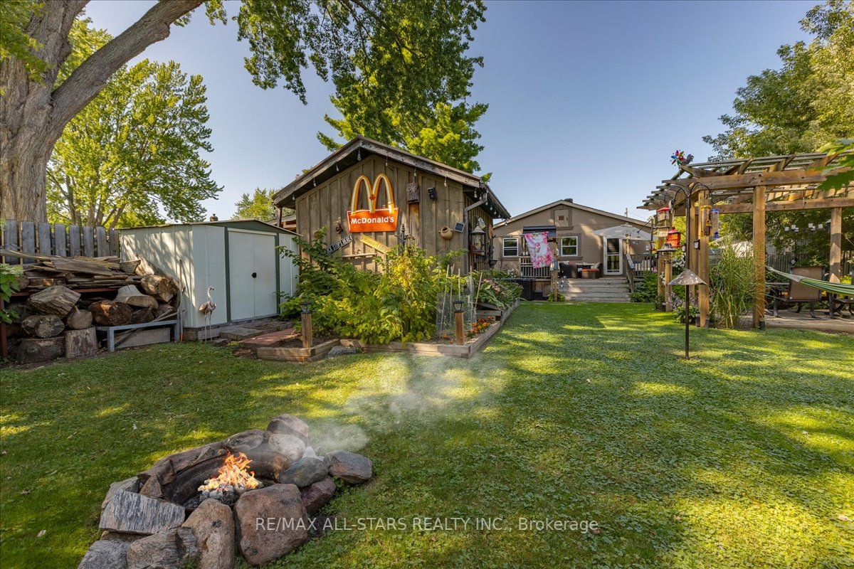 1275 Killarney Beach Rd