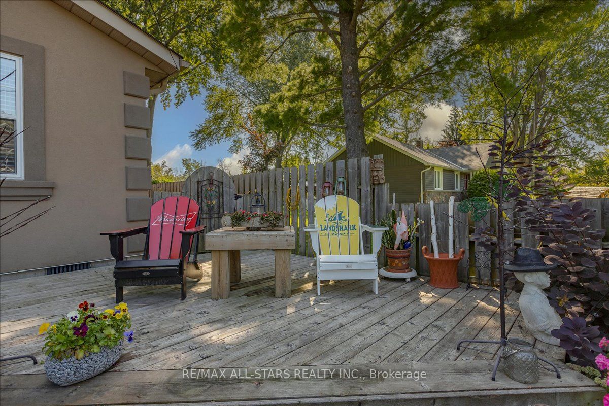 1275 Killarney Beach Rd
