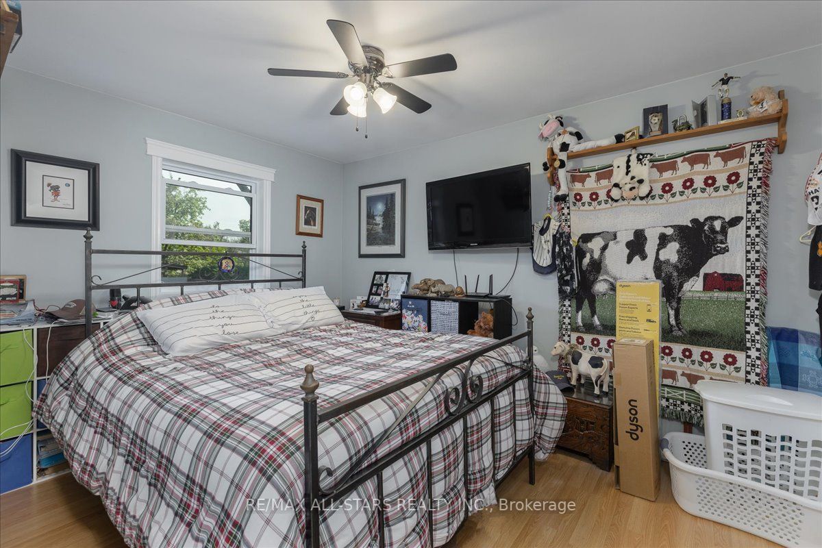 1275 Killarney Beach Rd